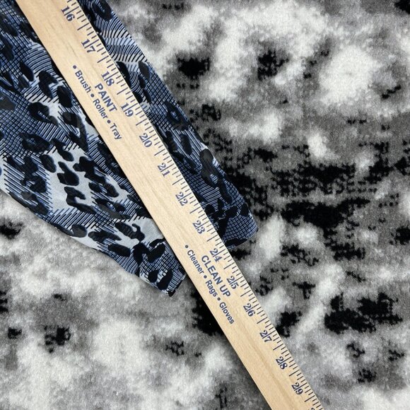 Cabi Blouse Womens Size Large Button Up‎ Sheer V-Neck Animal Print Polyester - Picture 4 of 10